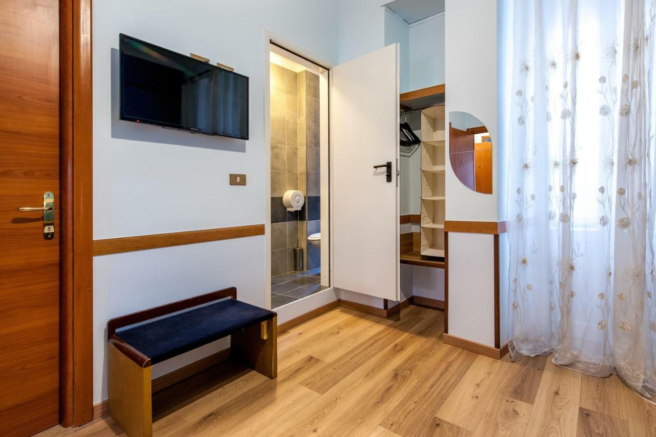 Alessandro A San Pietro Bed Rom